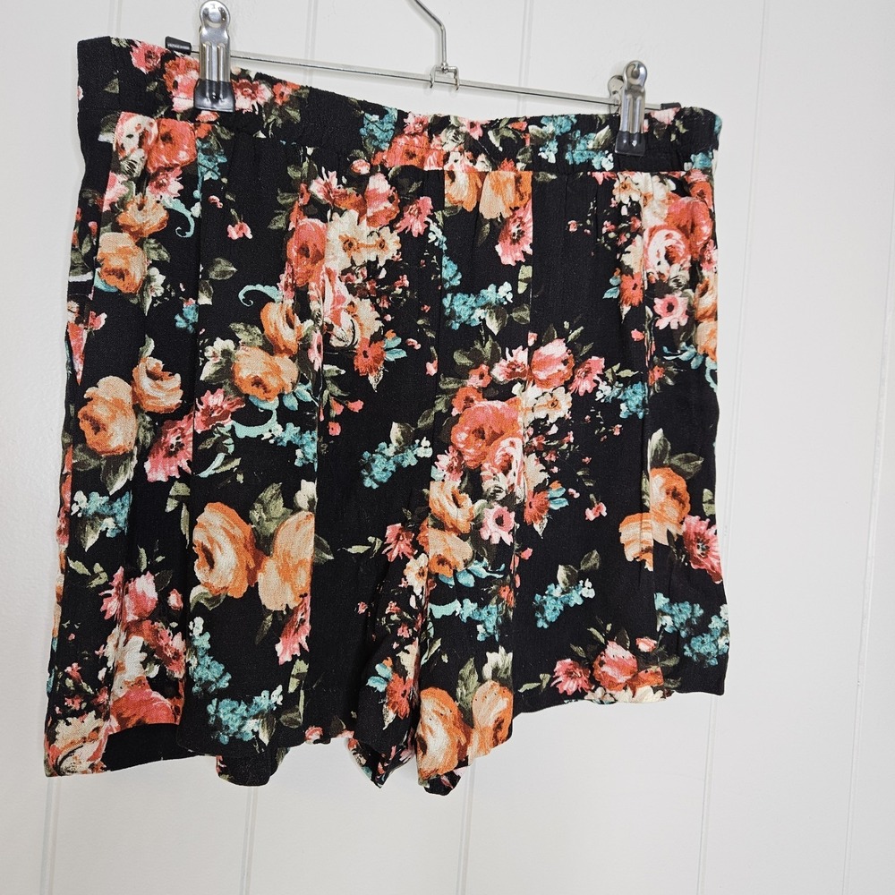 Stoosh Shorts Floral Black Size‎ Medium Pockets